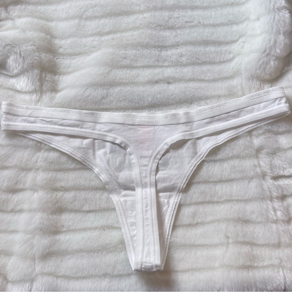 5/$30 (NWOT) VICTORIA’S SECRET 2016 White & Silver Thong - Picture 2 of 6